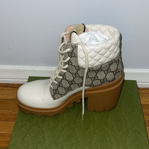 Gucci authentic boots Snake logo on bottom Worn once With shoe bags and box. - Picture 4 of 9